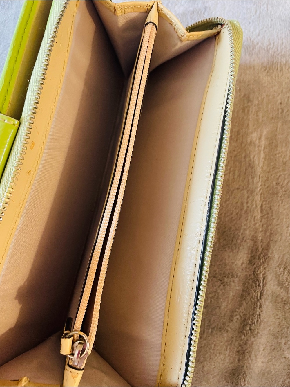 Coach Beige Signature Wallet with Lime Trim -Damaged - Picture 4 of 7